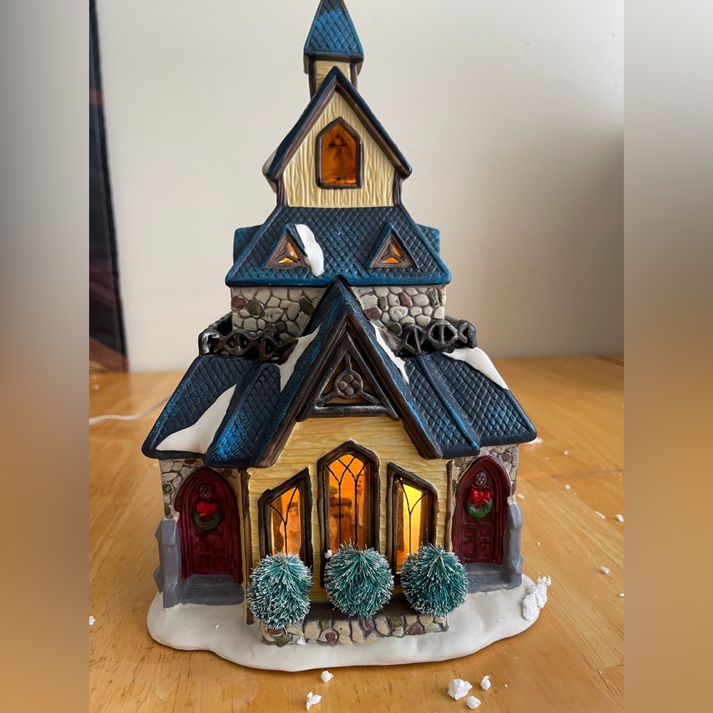 Vtg Lighted Porcelain blue Church holiday Christmas decorations mint condition
